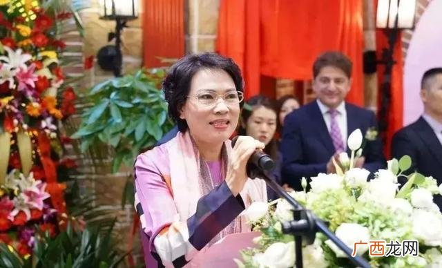 一看就是当老板的女人,自己创业的女人都厉害