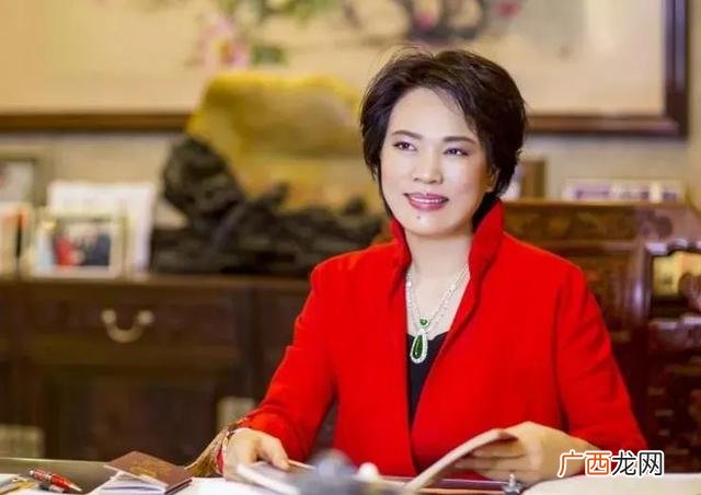 一看就是当老板的女人,自己创业的女人都厉害