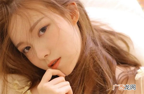 和刚认识的女孩聊天怎么开场，怎么跟一个刚认识的女孩聊天开场白