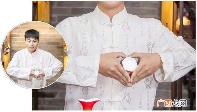 小杯子套进大杯子怎么拿出来,小杯卡在大杯里面怎样取出