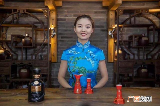 小杯子套进大杯子怎么拿出来,小杯卡在大杯里面怎样取出