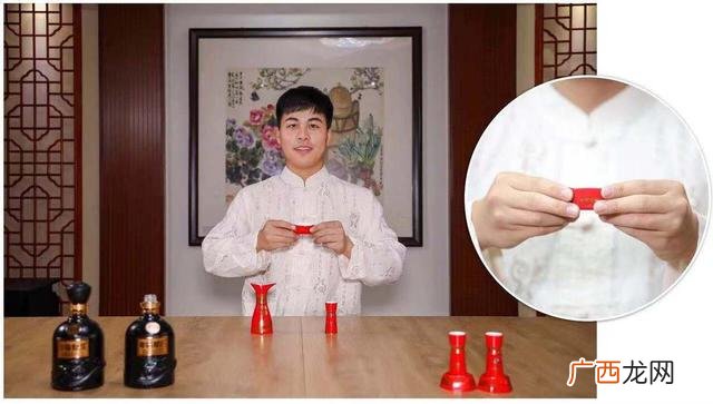 小杯子套进大杯子怎么拿出来,小杯卡在大杯里面怎样取出