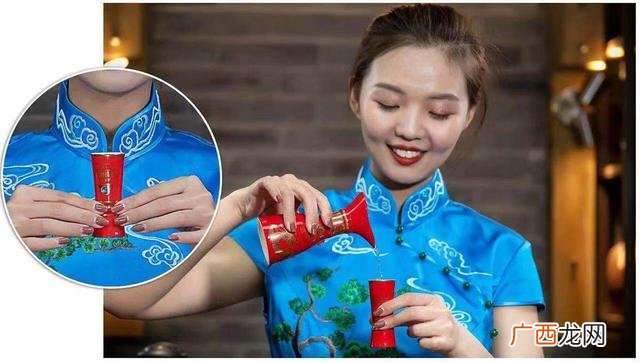 小杯子套进大杯子怎么拿出来,小杯卡在大杯里面怎样取出