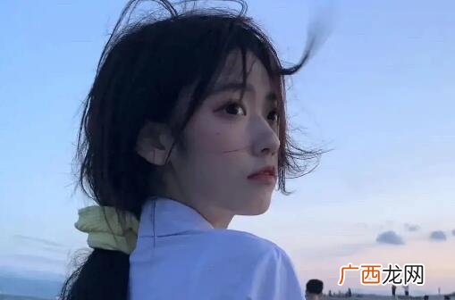 女生发好人卡后还和你聊天秒回消息是什么意思？
