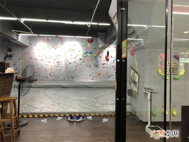 布心地铁站到龙珠四路金谷,深圳金谷创业园附近有逛街的地方吗