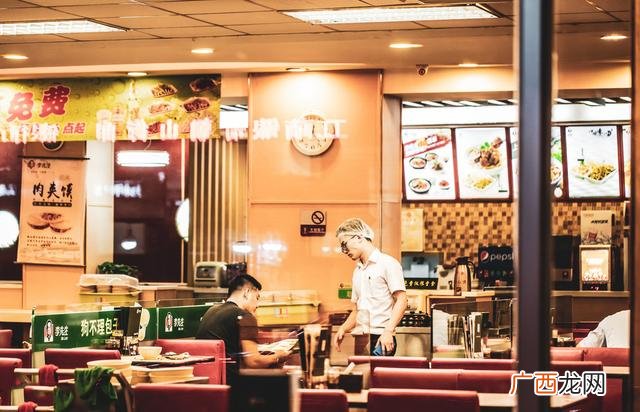 完整的创业计划书范例 开快餐店创业计划书