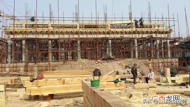 建筑工程模板包工包料价格,土建工程多少钱一平米