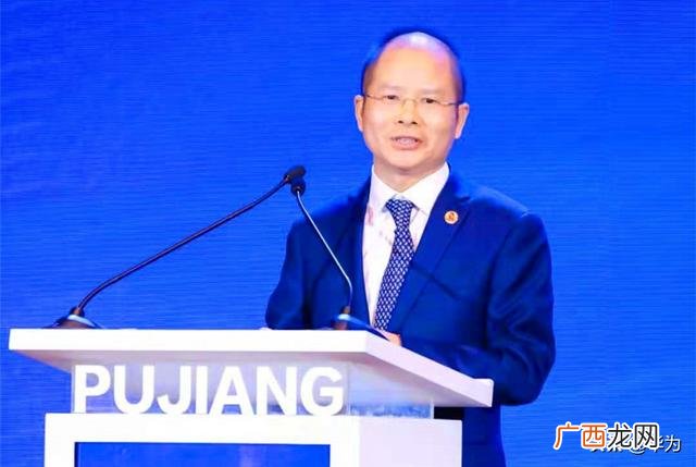 创业的利弊5点 大学生不应该创业英语作文