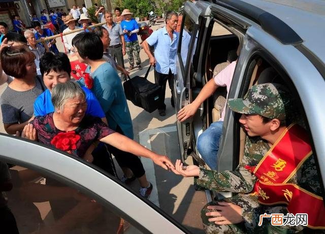 小兵仔敬礼图片,小兵哥图片