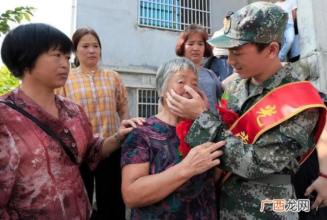 小兵仔敬礼图片,小兵哥图片