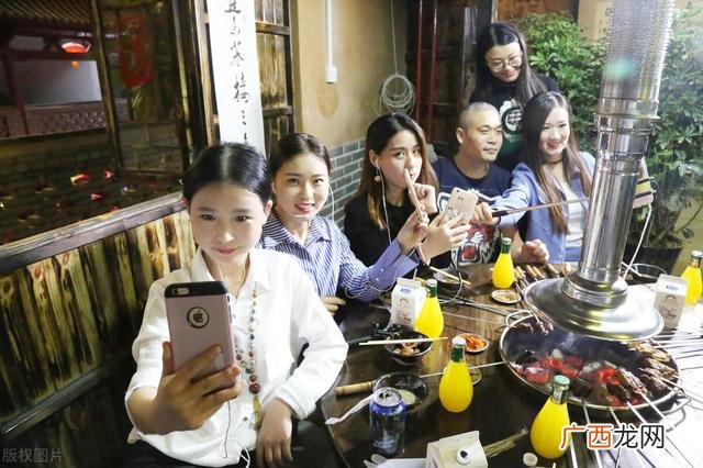 2020摆摊暴利小生意 2019年适合女人做的小生意