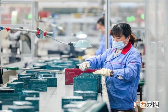 大学贫困助学金什么时候发,创业助学金什么时候发