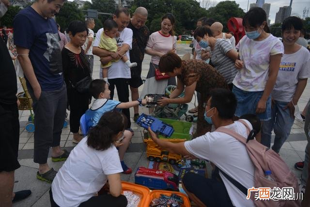 夏天广场摆摊小孩娱乐设备,街头儿童摆摊游乐项目