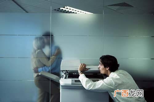 已婚老板喜欢上助理,创业老板和女助理