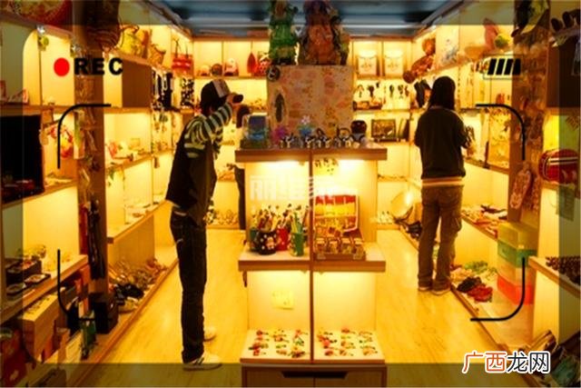 开一家格子铺店赚钱吗 创业打铁铺赚钱吗