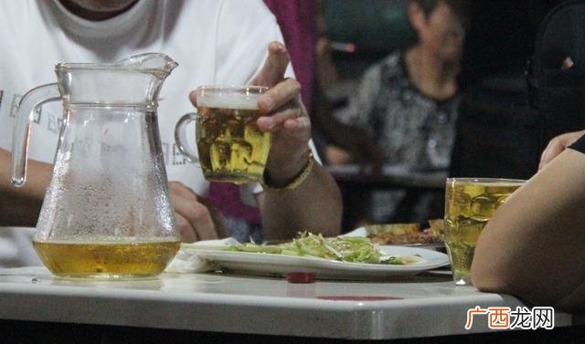 一箱啤酒利润是多少 大学生创业卖啤酒