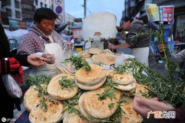 打烧饼一天能赚多少钱,卖烧饼要怎样卖开市场