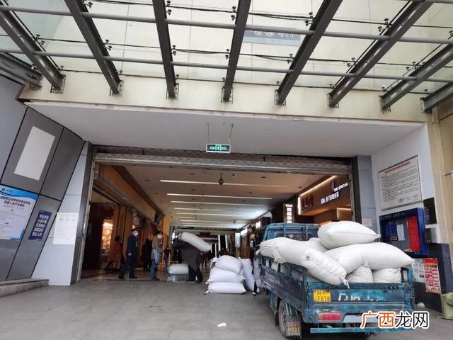 成都国际商贸城地铁站 成都两元店批发市场