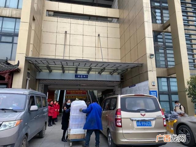 成都国际商贸城地铁站 成都两元店批发市场