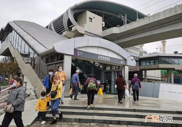 成都国际商贸城地铁站 成都两元店批发市场