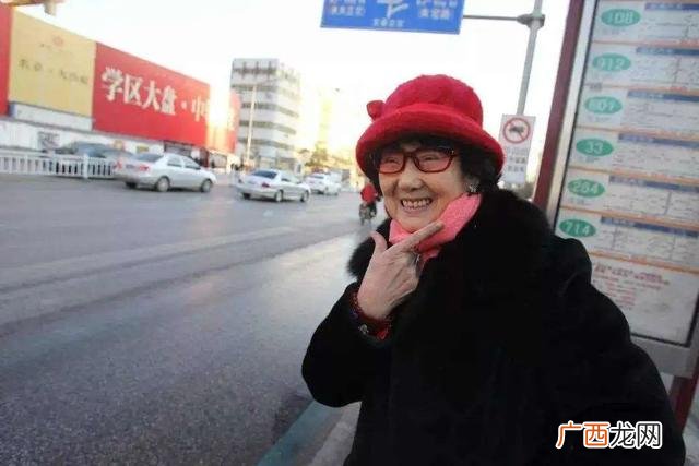 吴胜明女儿的照片 73岁创业的老人