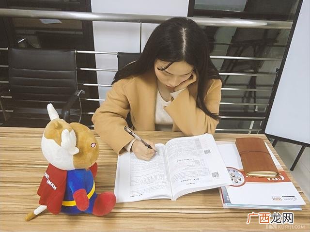 初级会计证报考科目,初级会计资格证考几科