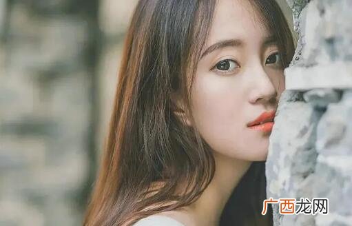 女生大姨妈来了怎么安慰能让她觉得很贴心？