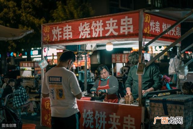 年底摆摊卖什么赚钱,摆摊算命能赚到钱吗