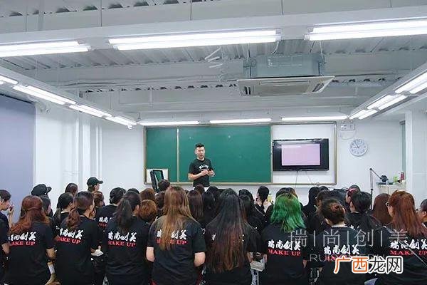 哪些人不适合学化妆 学化妆难吗