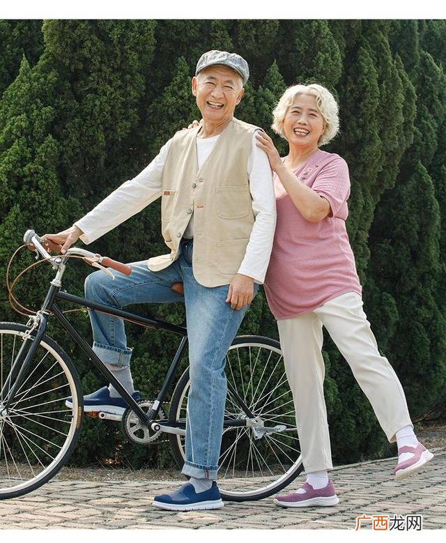 新款中老年运动服,65岁以上老年运动服品牌