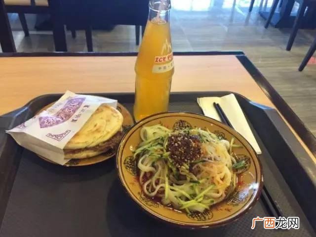 凉皮肉夹馍装修效果图 米皮店装修