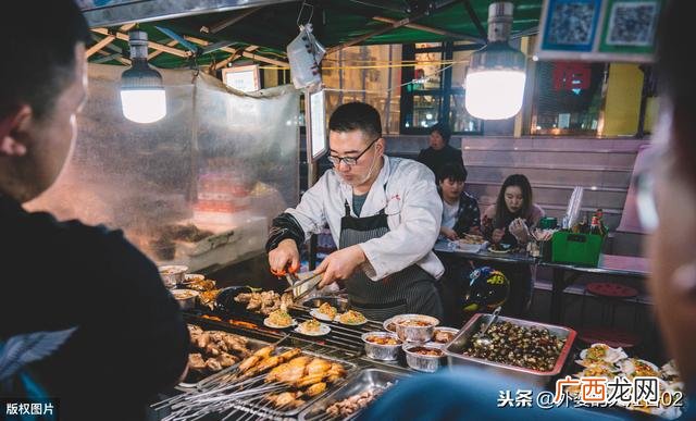 晚上摆摊卖什么赚钱成本又低,晚上卖什么小吃赚钱