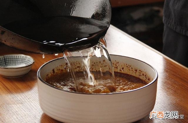 家庭辣椒油简单做法,辣椒面怎么做辣椒油