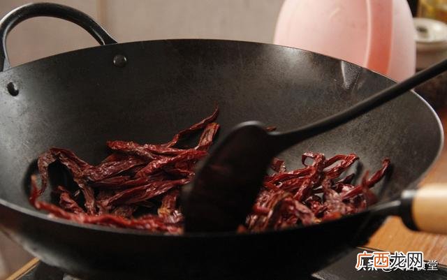 家庭辣椒油简单做法,辣椒面怎么做辣椒油