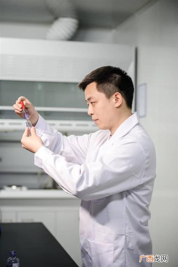 毕业及创业代表人物 大学生创业模范人物