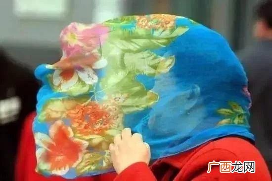 冲锋衣女款男的能穿吗 冲锋衣女