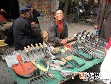 小孩摆地摊卖什么东西最好,什么东西最好卖 地摊