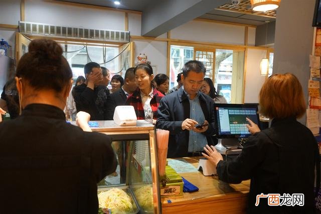 开饺子馆一年赚多少钱 饺子馆创业故事