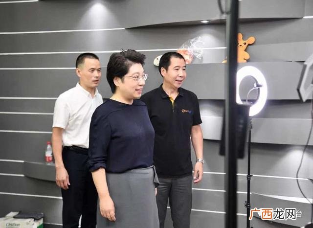 如何看待直播带货作文 互联网时代创新创业就是网上开店吗