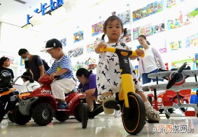 在三四线城市做什么生意好,开玩具店利润大吗