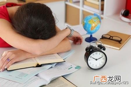 毕业生就业工作年终总结,高校毕业生就业创业工作总结