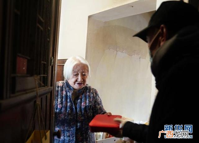 加热餐车图片 保温快餐车