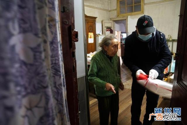 加热餐车图片 保温快餐车