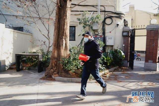 加热餐车图片 保温快餐车