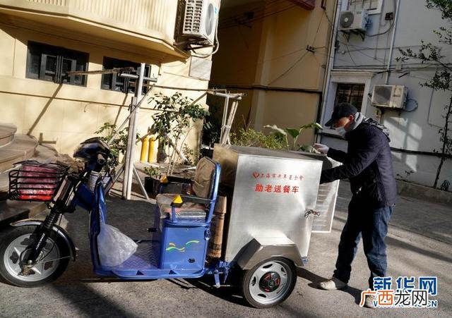 加热餐车图片 保温快餐车