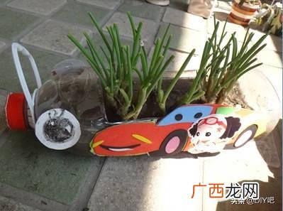洗衣液桶改造花盆简单教程,洗衣液瓶改花盆的制作过程