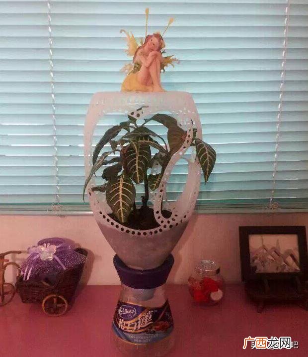 洗衣液桶改造花盆简单教程,洗衣液瓶改花盆的制作过程