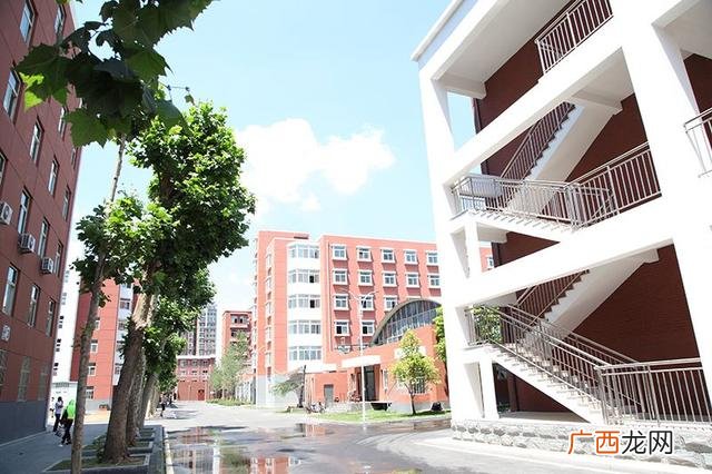 北大青鸟佳音校区 北大青鸟学计算机多少钱
