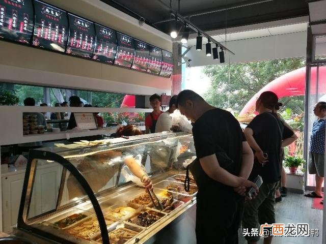 1个人可以开个卤菜店吗,卤肉店装修