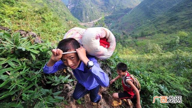 旧衣服粉碎多少钱一吨 回收旧衣服一年赚200万
